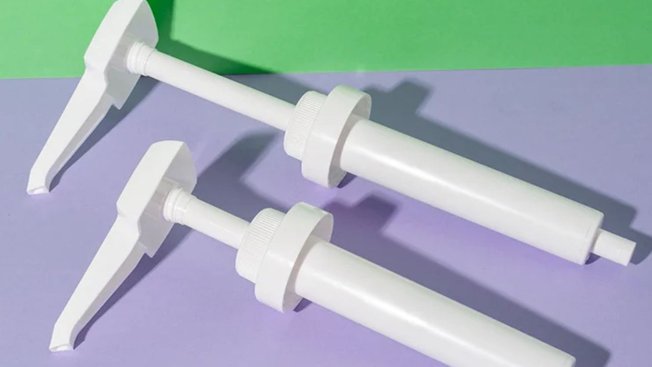 UKPACK's Expertise in Silkscreen Printing and Labeling for Cosmetic Packaging